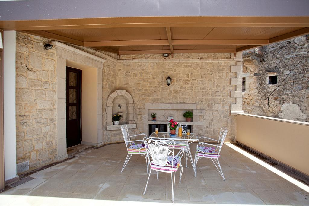 Erontas Villa Aryiroúpolis Buitenkant foto