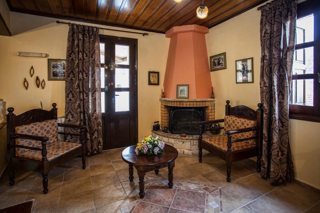 Erontas Villa Aryiroúpolis Buitenkant foto