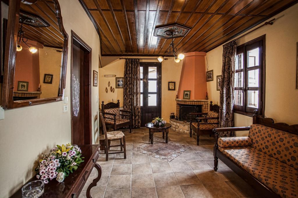 Erontas Villa Aryiroúpolis Buitenkant foto