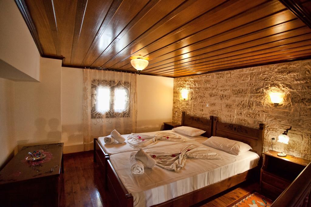 Erontas Villa Aryiroúpolis Buitenkant foto