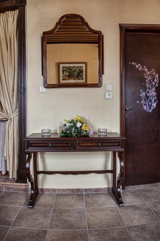 Erontas Villa Aryiroúpolis Buitenkant foto