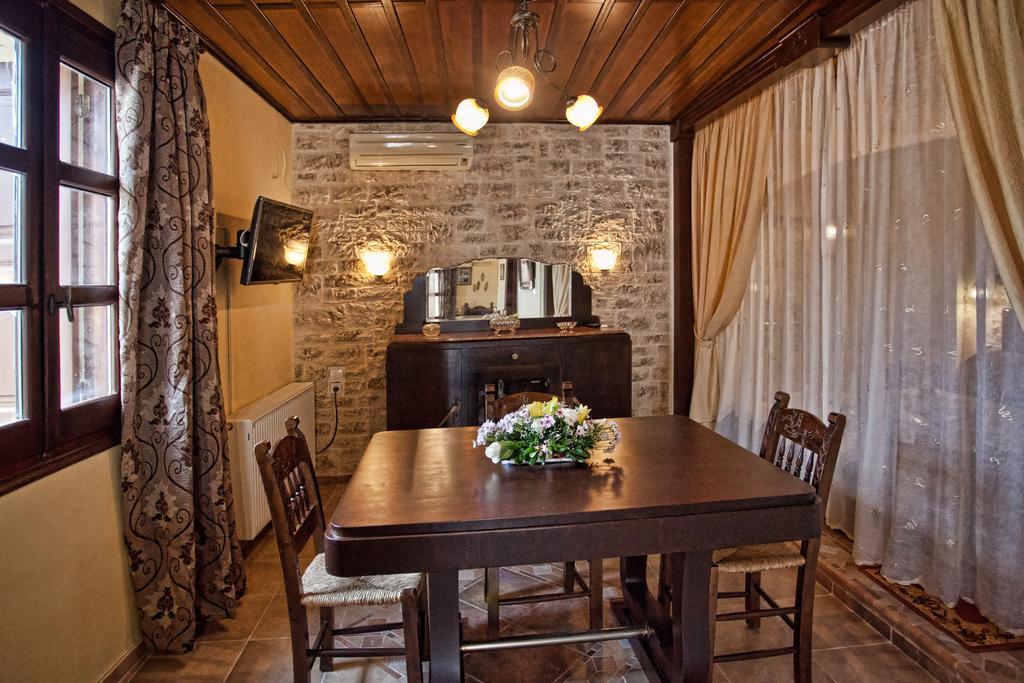 Erontas Villa Aryiroúpolis Buitenkant foto